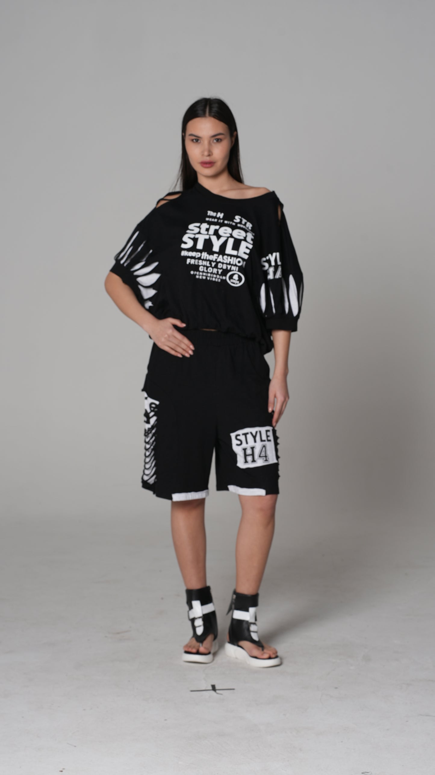 FIFOUR Slogan-Print Shorts | H4 London – Modell 6206
