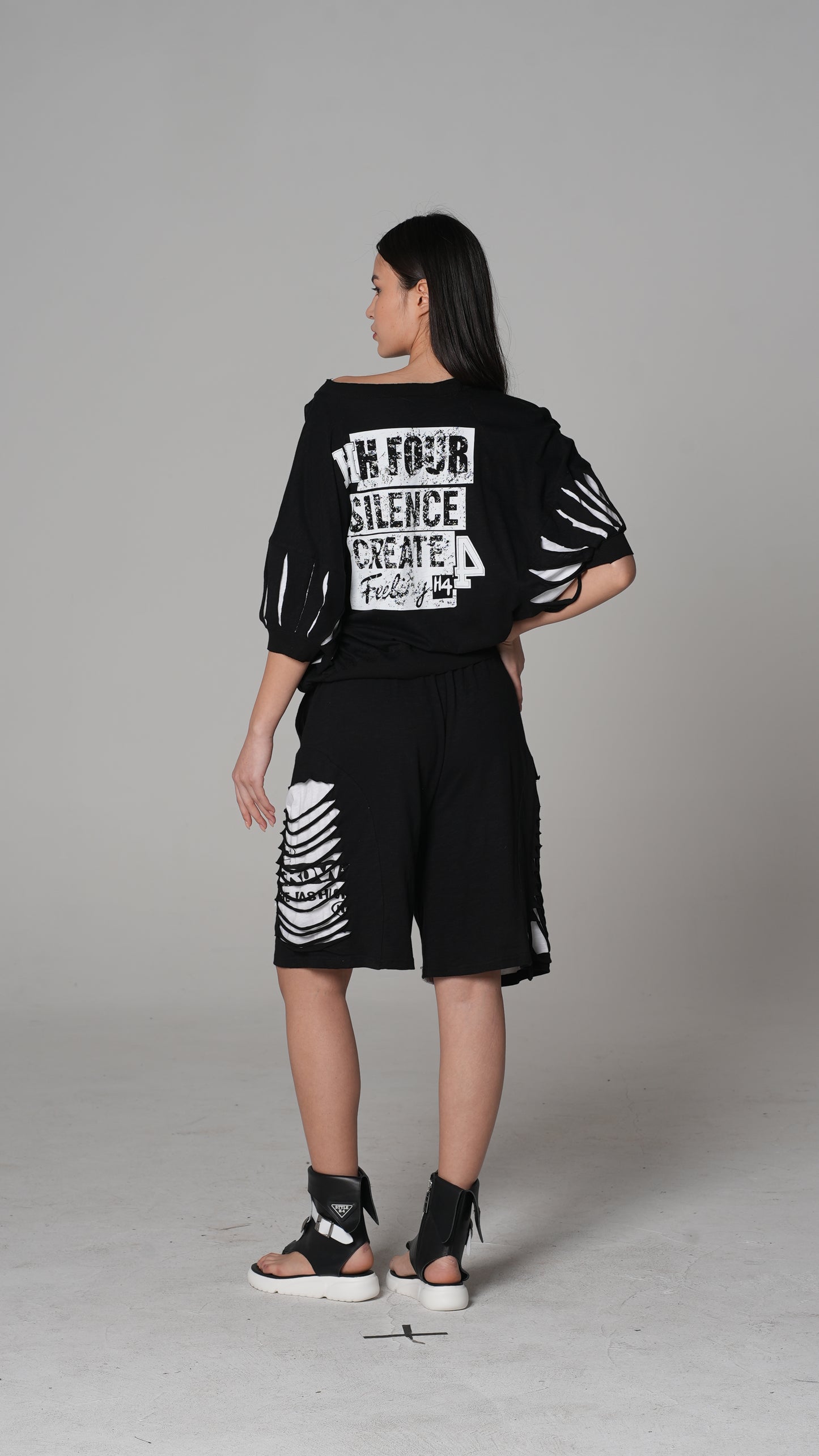 FIFOUR Slogan-Print Shorts | H4 London – Modell 6206