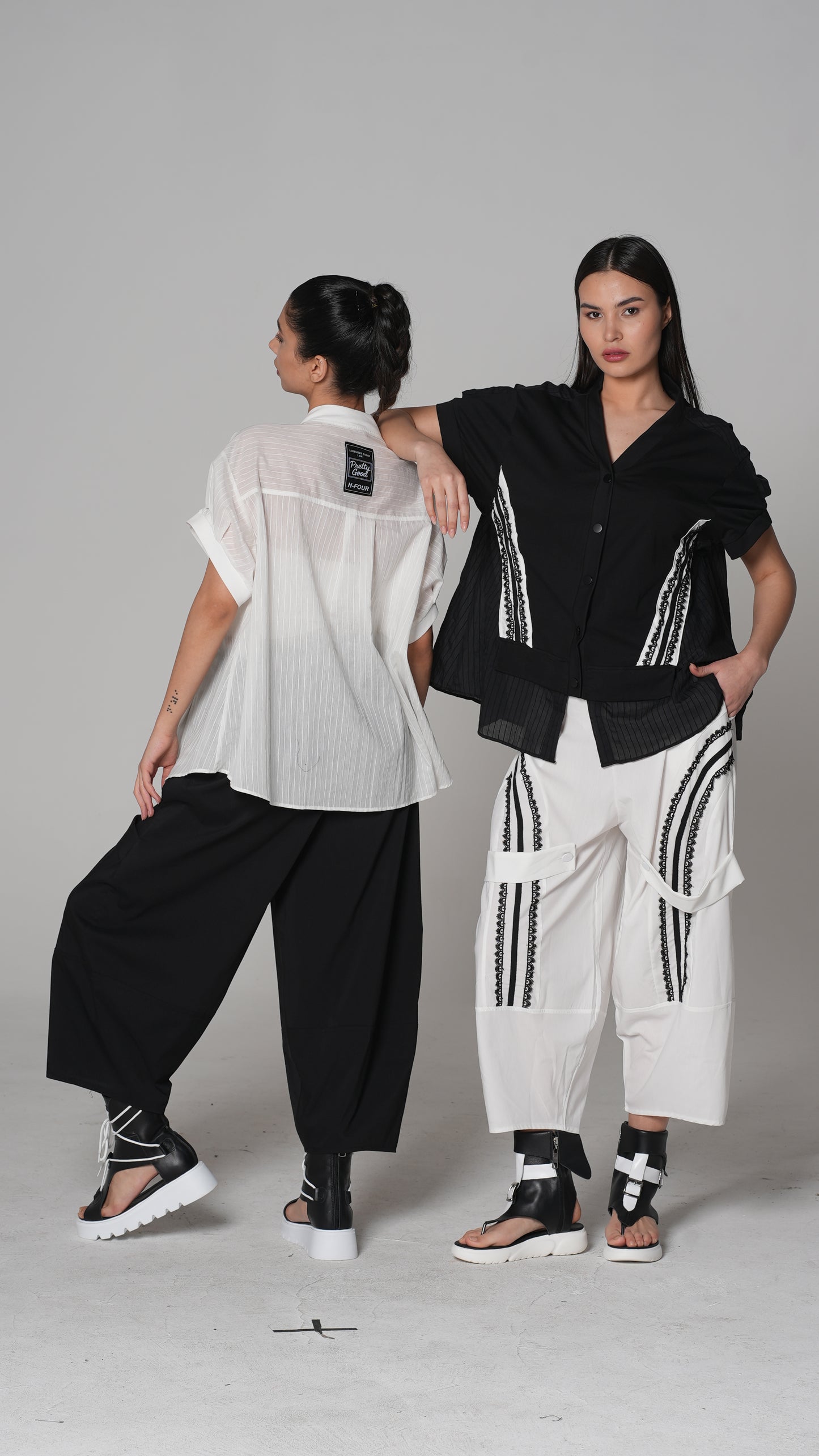 Top de Tul con Mangas Capa | H4 London – Modelo 6215