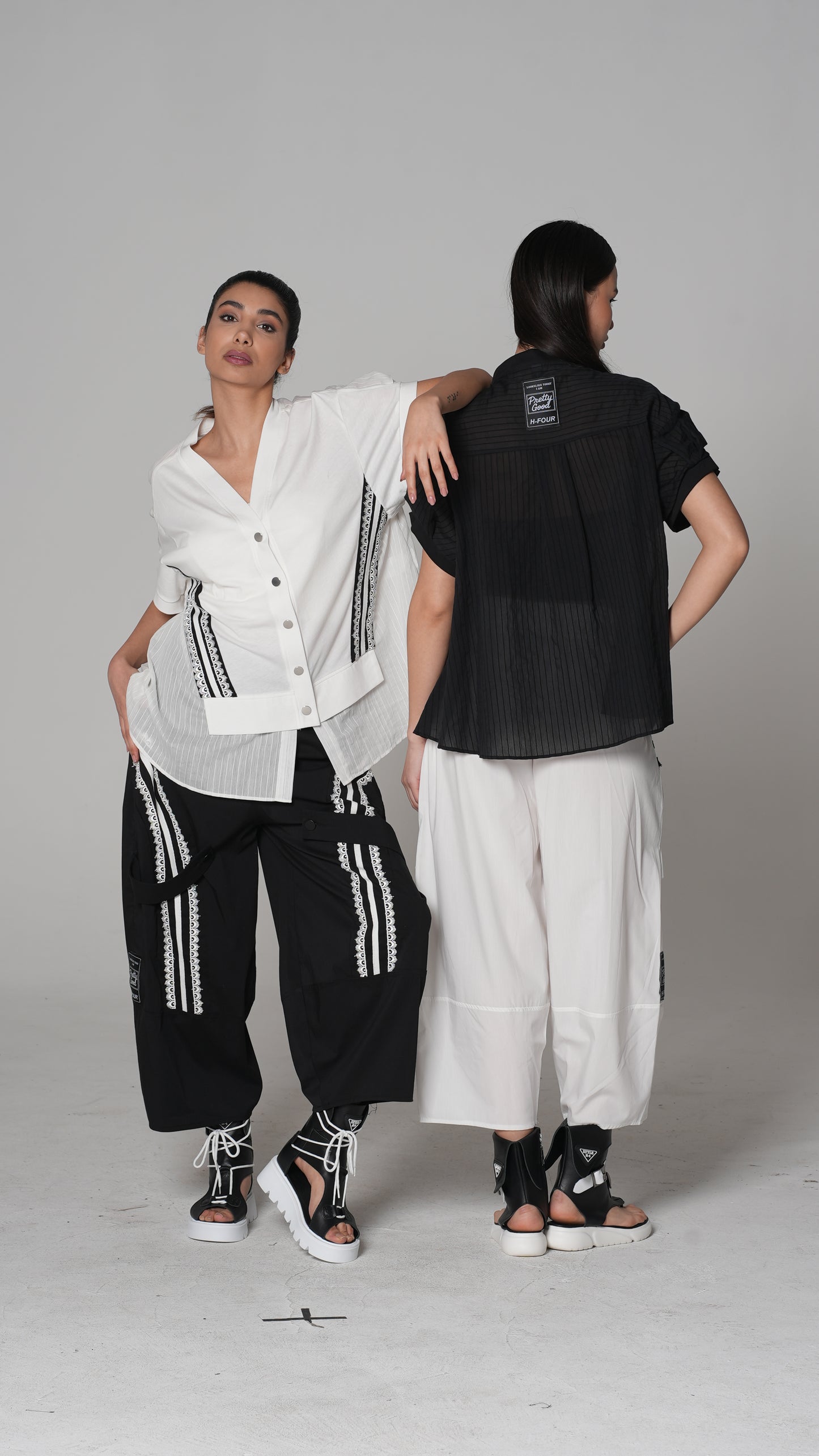 Top de Tul con Mangas Capa | H4 London – Modelo 6215