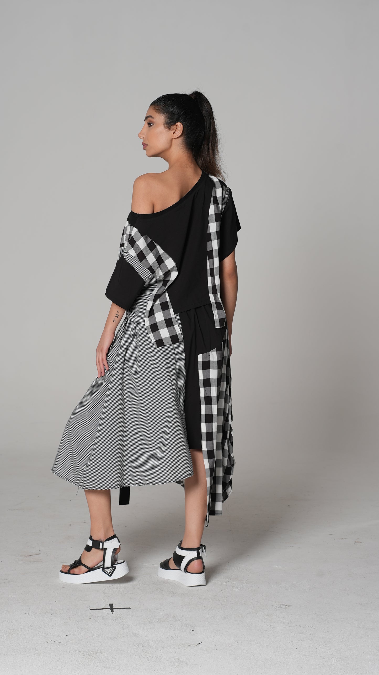 Camiseta Estampada Negra | H4 London – Estilo 6270