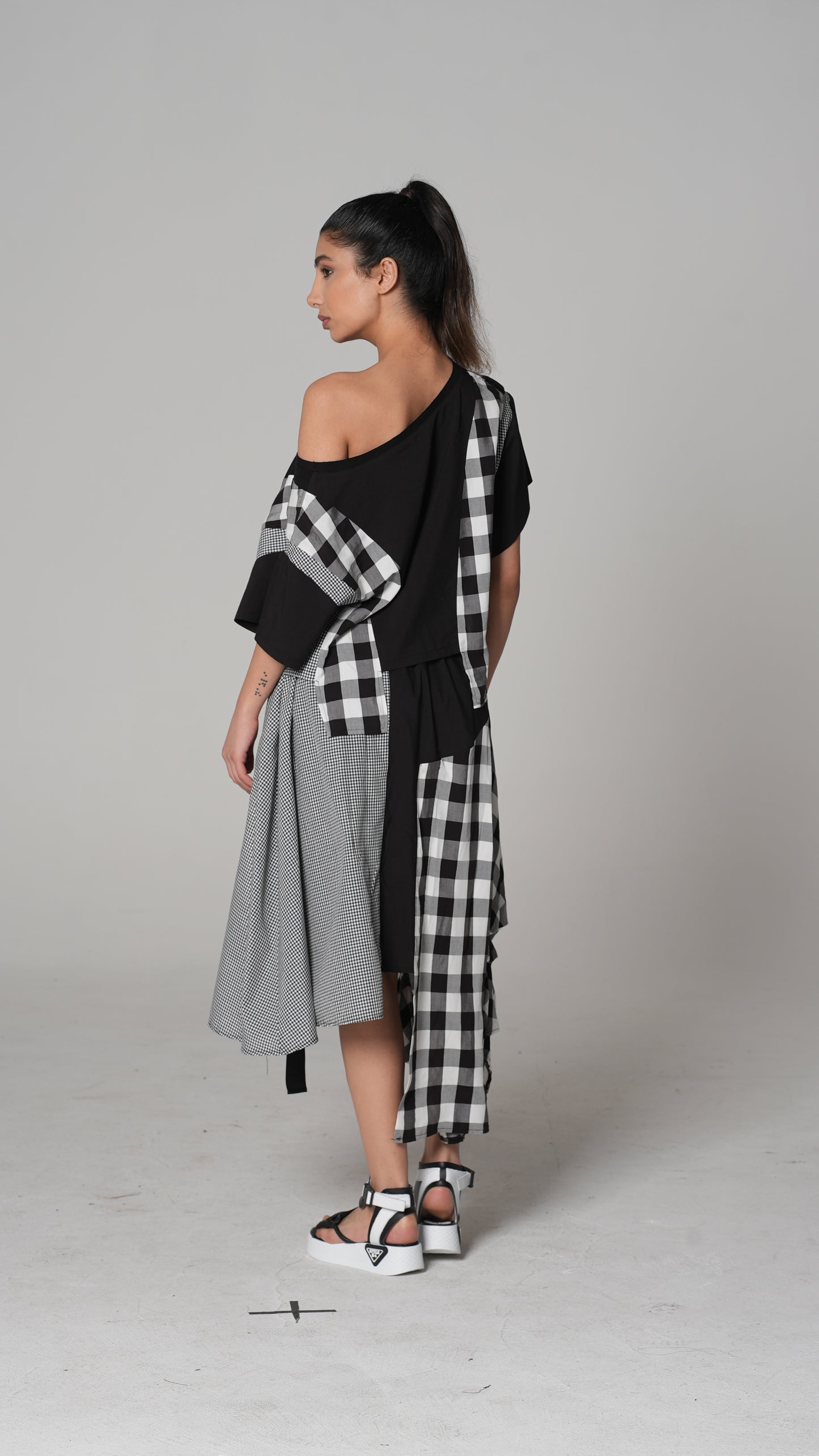 Camiseta Estampada Negra | H4 London – Estilo 6270