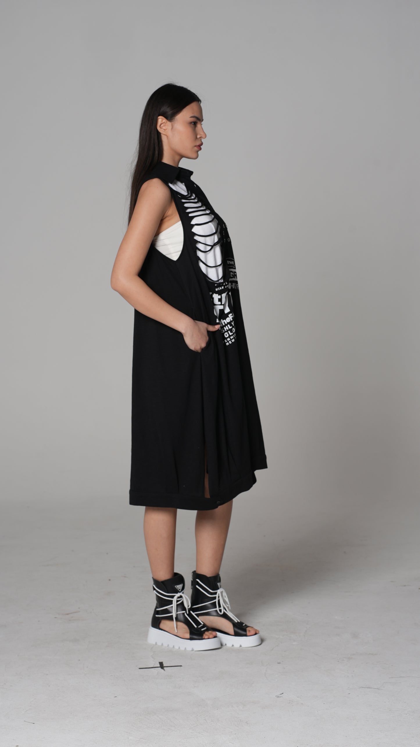 STYLE H4 Slogan-Print Sleeveless Dress — H4 London SS26