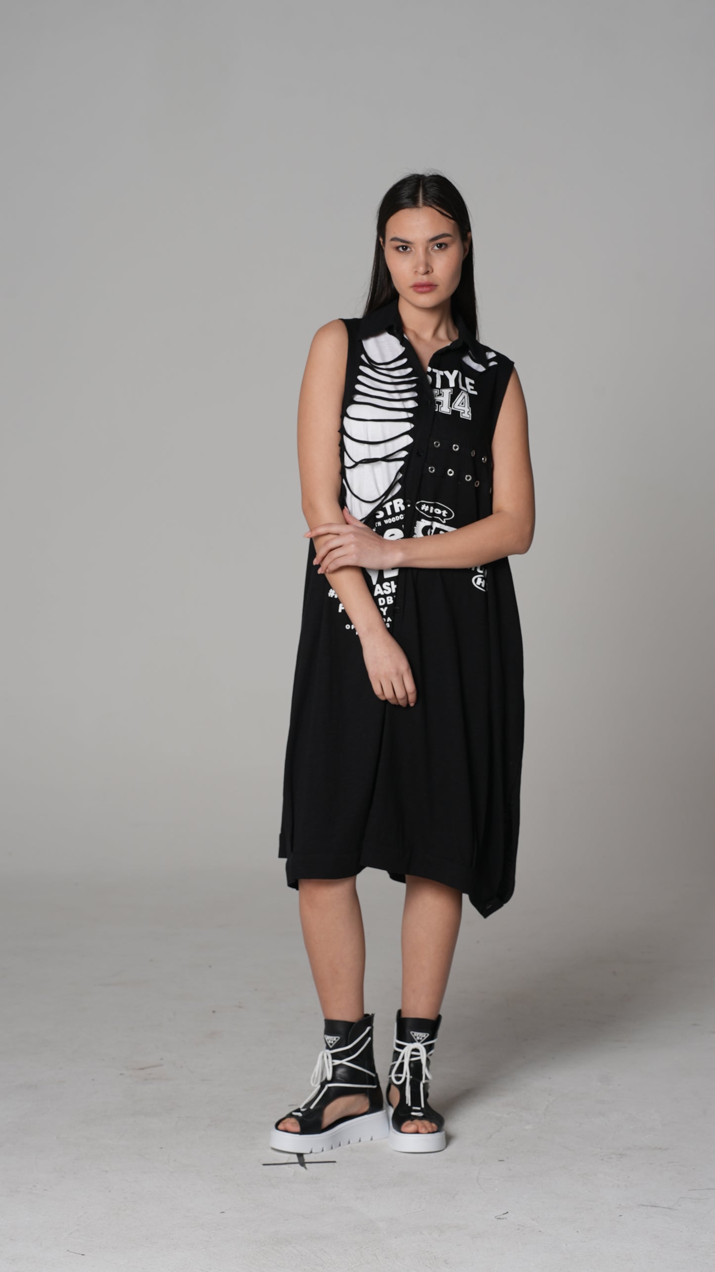 FIFOUR Slogan-Print Shorts — H4 London SS26