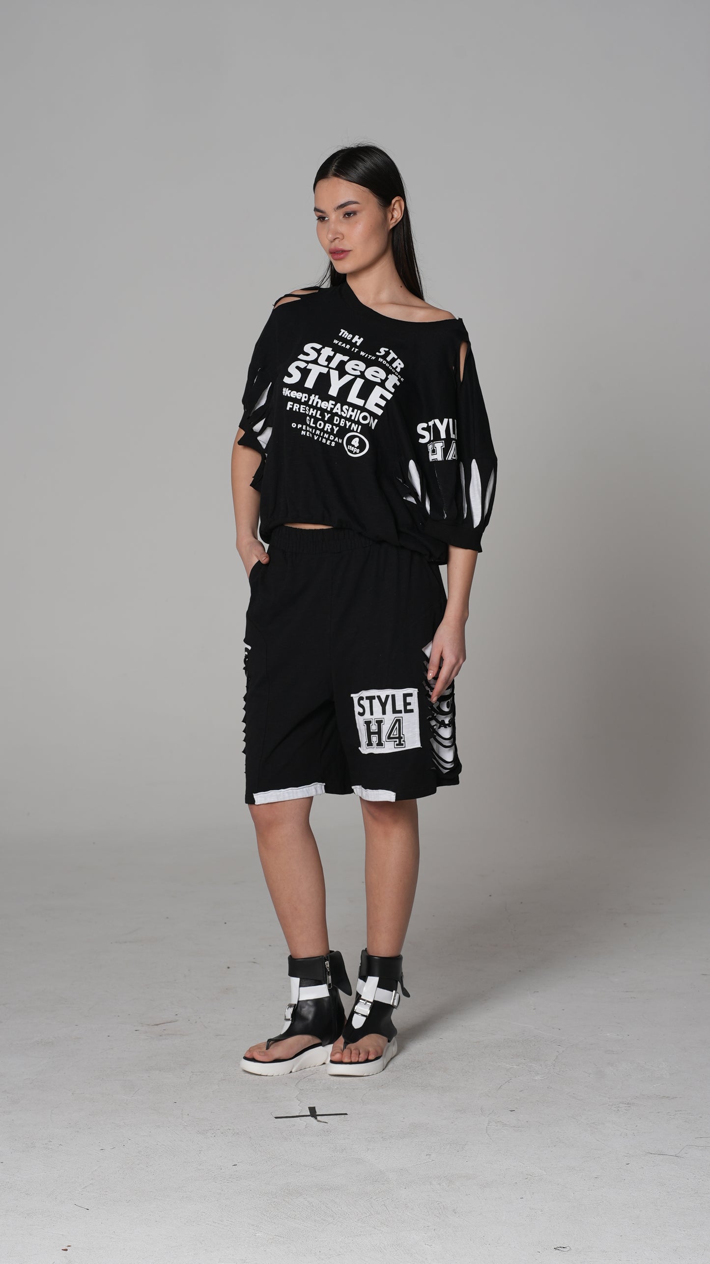 FIFOUR Slogan-Print Shorts — H4 London SS26
