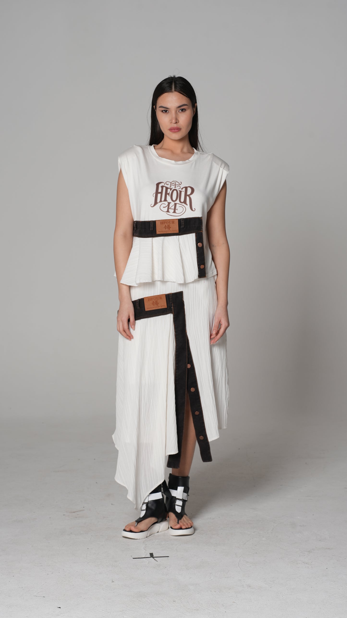 FIFOUR Slogan-Print Sleeveless Dress — H4 London SS26