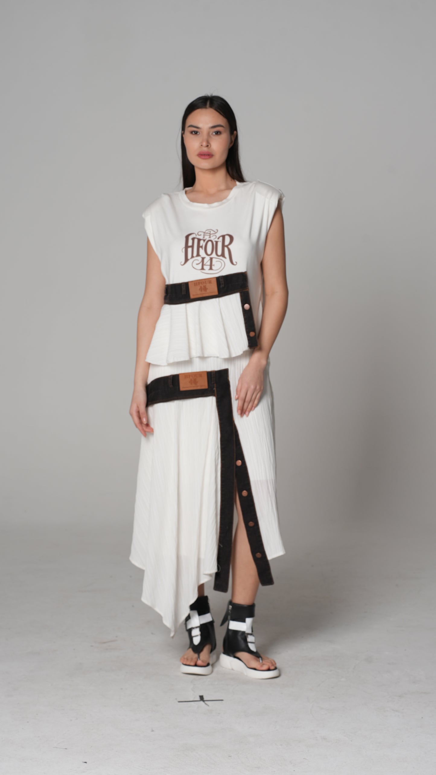 FIFOUR Slogan-Print Sleeveless Dress — H4 London SS26