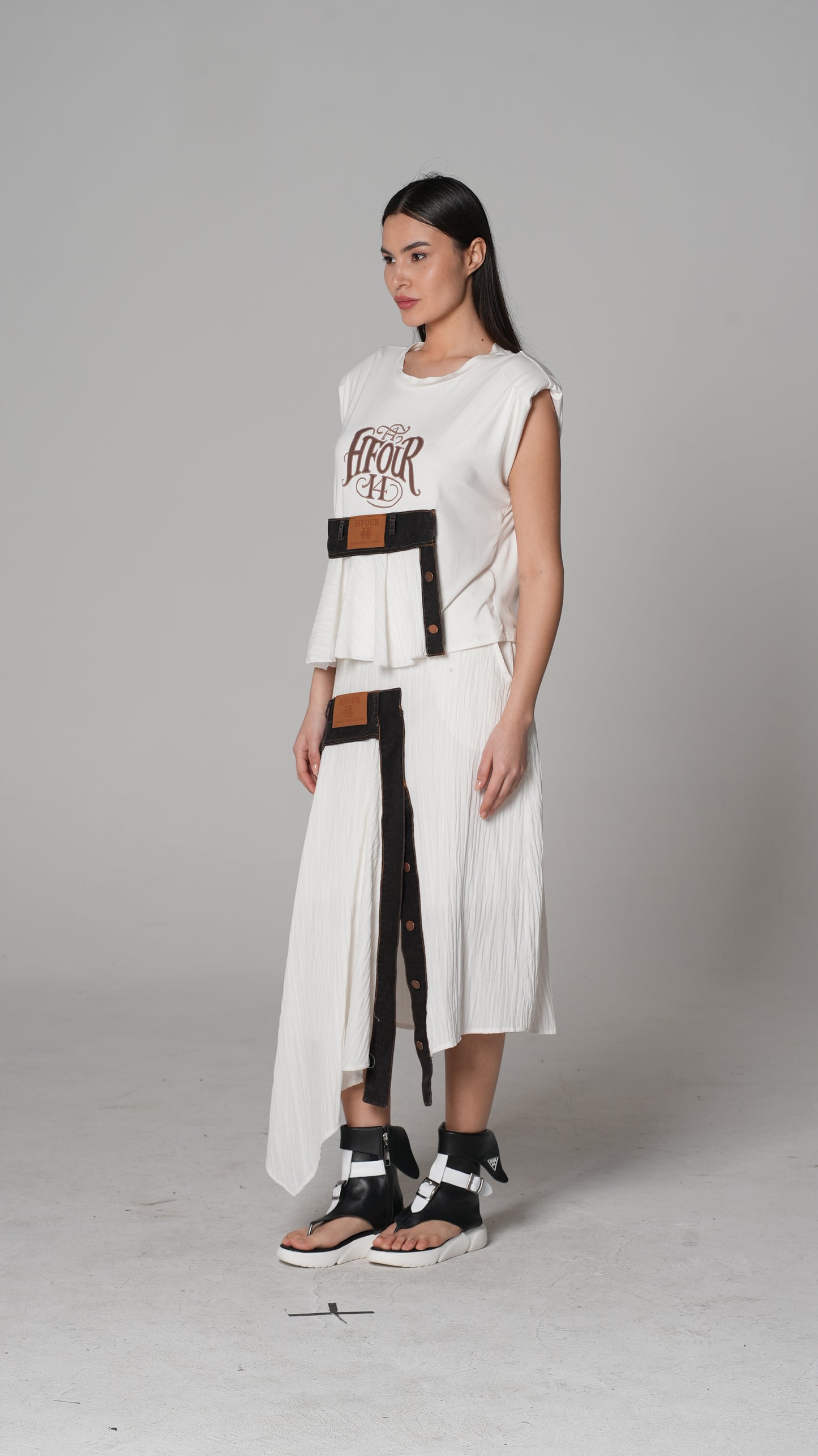 FIFOUR Slogan-Print Sleeveless Dress — H4 London SS26